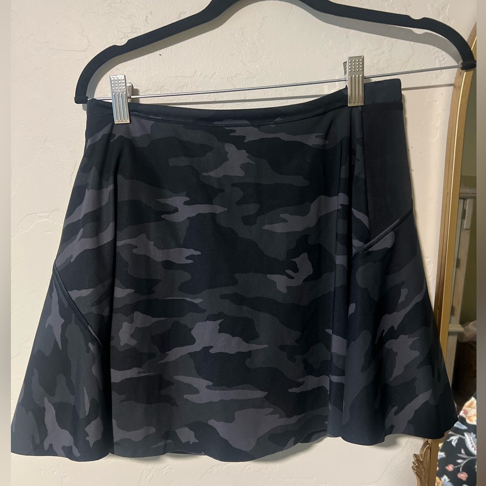 Athleta Match Point Skort Camo Black, Green and Gray Size XS